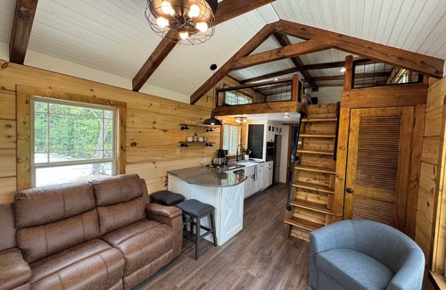 Cleveland Cabina | Mountainside Retreat with Mountain Views, Charming cabin with WiFi, AC