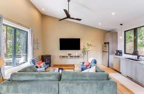 Weaverville Cabaña | Mountaintop Gem - Silverstone Cottage