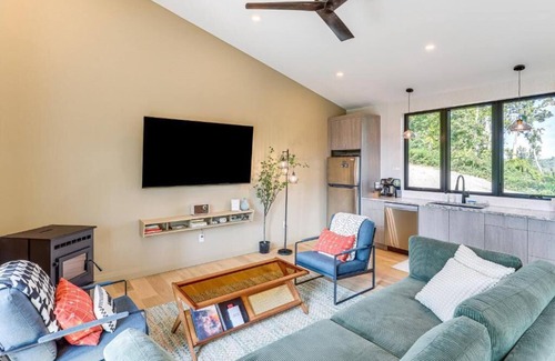 Weaverville Cabaña | Mountaintop Gem - Silverstone Cottage