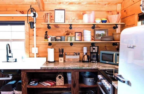 Lupton City Cabina | Mountaintop Retreat - central hiking & activities