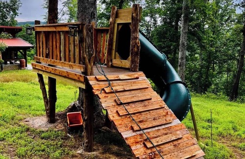 Lupton City Cabina | Mountaintop Retreat - central hiking & activities