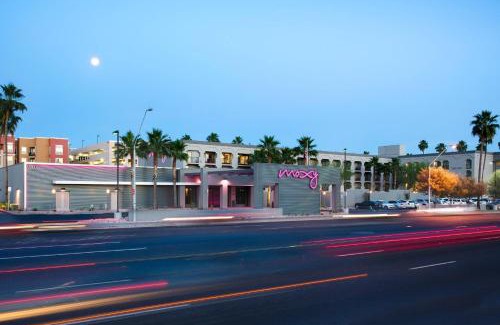 Tempe Hotel | MOXY Phoenix Tempe/ASU Area