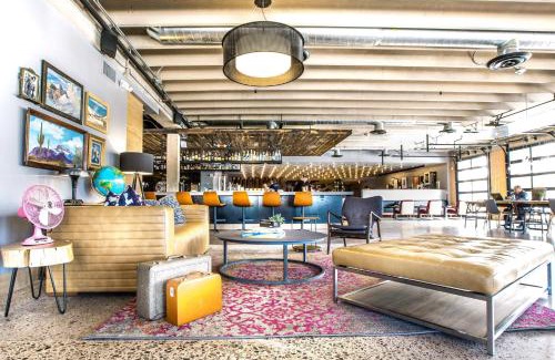 Tempe Hotel | MOXY Phoenix Tempe/ASU Area