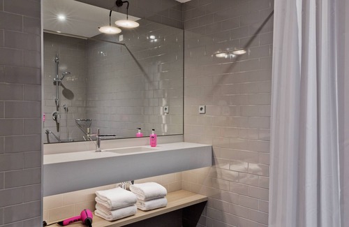 Chugureti Hotel | Moxy Tbilisi