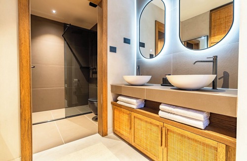 Cove Donja Krusica (Donje selo) Cama Y Desayuno | A Luxurious Mediterranean Escape on a Serene Island - Sunset Bliss Suite /1