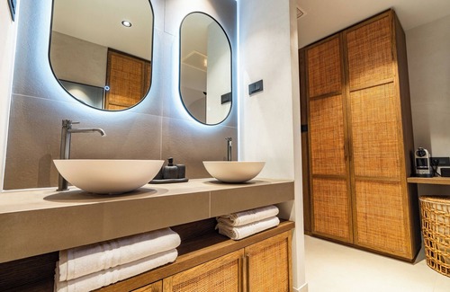Cove Donja Krusica (Donje selo) Cama Y Desayuno | A Luxurious Mediterranean Escape on a Serene Island - Sunset Bliss Suite /1
