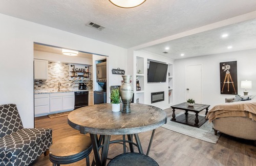 Grand Prairie Apartamento | Mpressive Getaway-Home Away From Home!