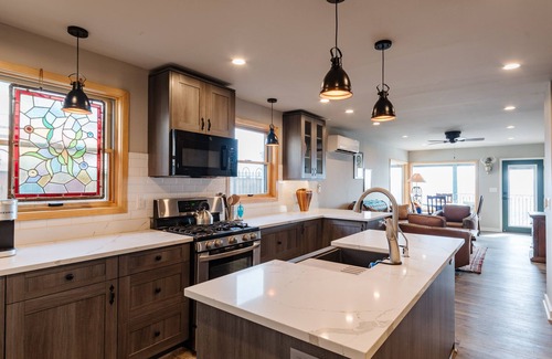 Jerome Casa | Mrs. Garcia's Bungalow W/ Captivating Views