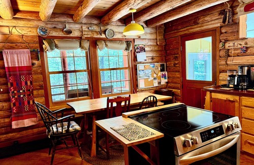 Ashland Casa | Bosque aislado casa de troncos a 15 minutos de Ashland