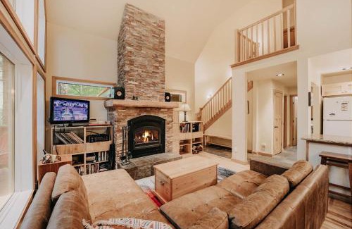 Glacier Casa | Mt Baker Lodging Cabin 40GS is a Classic NW cabin