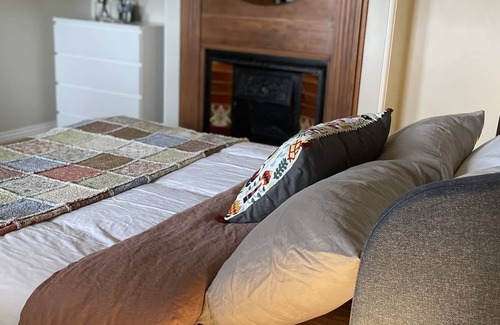 Goulburn Casa | ‘Mt Carmel’ Family Federation Home, A short stroll to town, Netflix