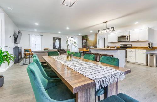 Mount Jackson Casa | Mt Jackson Home with Hot Tub about 2 Mi to Bryce Resort!