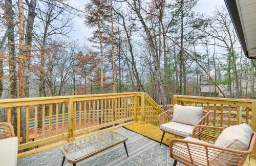 Mount Jackson Casa | Mt Jackson Home with Hot Tub about 2 Mi to Bryce Resort!
