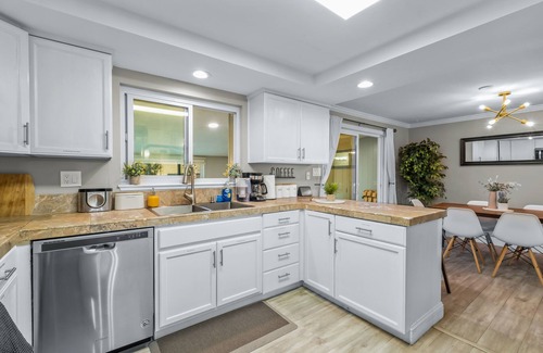 West University Casa | Mtn+City Views 4BR Firepit FamilyRetreat NearUNR