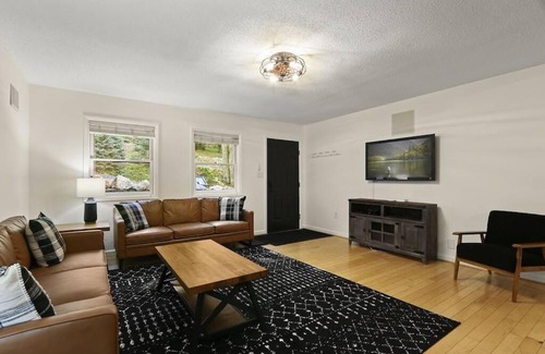 Beech Mountain Chalet De Esquí | Mtn Oasis! HotTub! Pets Approved! 5min to Ski!