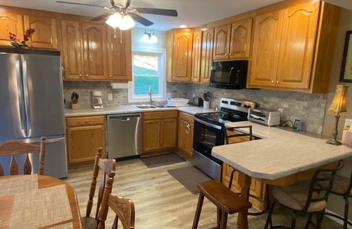 Sparta Casa | Mtn Secret Farm House, Privacy, River, Firepit, Deck, Fishing, Hiking, Outdoors.