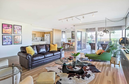 Araby Condominio | Mtn-View Balcony + Pool Access: Palm Springs Gem