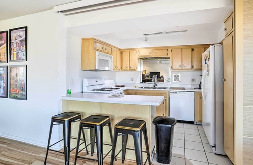 Araby Condominio | Mtn-View Balcony + Pool Access: Palm Springs Gem
