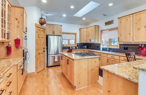 Georgetown Cabina | Mtn-View Cabin w/Private Hot Tub in Georgetown!