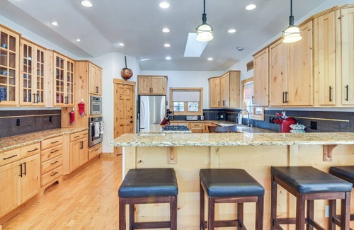 Georgetown Cabina | Mtn-View Cabin w/Private Hot Tub in Georgetown!