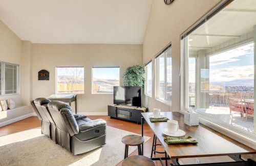 Sparks Casa | Mtn-View Haven with Hot Tub! 28 Mi to Mt Rose Ski