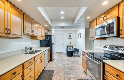 Catalina Del Rey Casa | Mtn-View Townhome w/Pools: 5 Mi to Sabino Canyon!