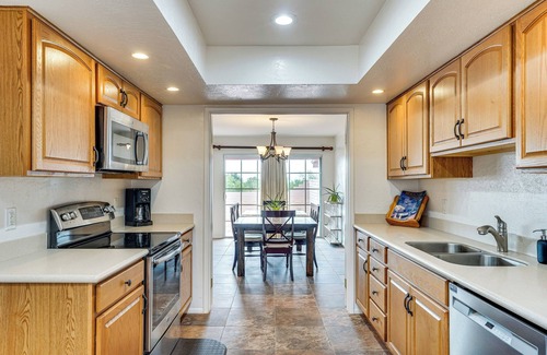 Catalina Del Rey Casa | Mtn-View Townhome w/Pools: 5 Mi to Sabino Canyon!