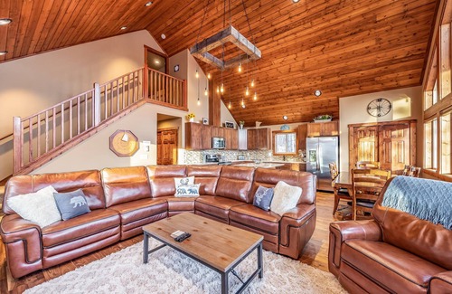 Ronald Casa | Mtn Views & 3rd Nt Free Limited Avail -Pool Access/Spa/GmRm-5mins to Lake