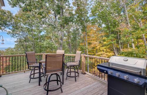 Caldwell Casa | Mtn Views and Spacious Deck! Modern Caldwell Getaway