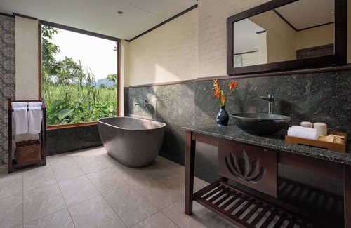 Hoa Lu Hotel | Mua Valley Lodge