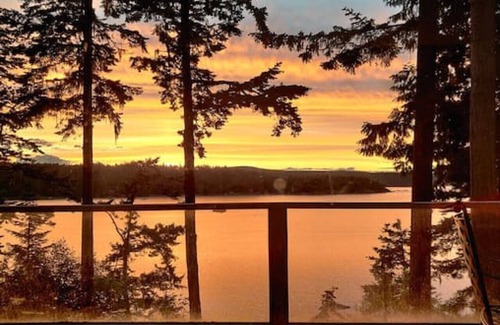 Lopez Island Casa | Mud Bay Waterfront - Wi-Fi - Tons of Privacy