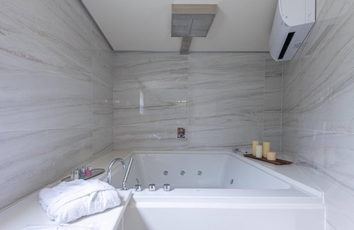 Entrerrios Cama Y Desayuno | Suite Muiño de Arriba: antiguo molino de agua restaurado con jacuzzi