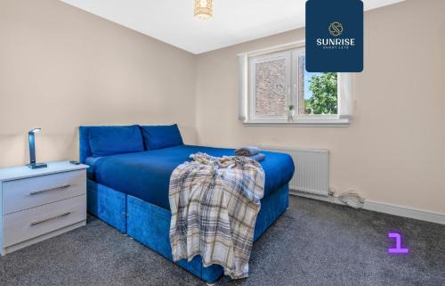 Glenisla Casa | MUIRTON HOUSE - INVOICE and REDUCED PRICE only via SUNRISE SHORT LETS DUNDEE, 4 Bed House, 4 Car Driveway, 2 Bathrooms, Smart TVs in every room, Fully Equipped Kitchen, Large Dining and Living Space, Rear Garden, Free WiFi, Mid to Long Stay Rates