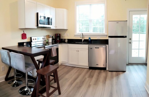 Grovetown Casa | Mulberry Cottage on 16 Acres, King Size Bed, No Pet Fee