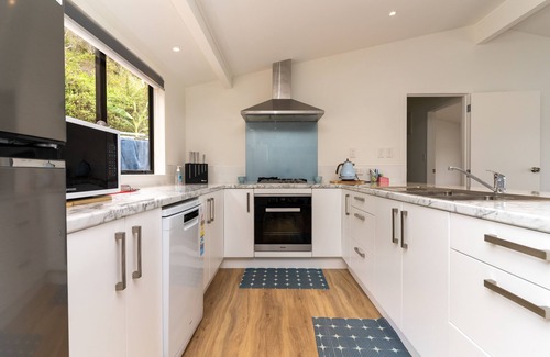 Mangonui Casa | Muller's Landing - Wide views over Mangonui Harbour