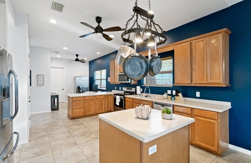 Palm Harbor Casa | Multi Family, Close to Beaches, Great Back Yard