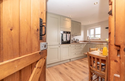 Garndolbenmaen Otro | Muriau-Bach | A Cosy Farm Retreat for Two