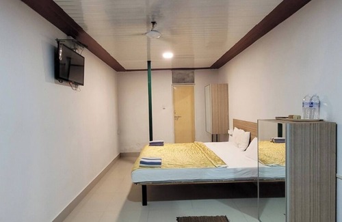 Kambare Complejo | Murlee Pure Veg Resort