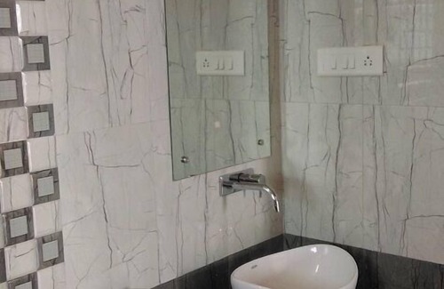 Kambare Complejo | Murlee Pure Veg Resort