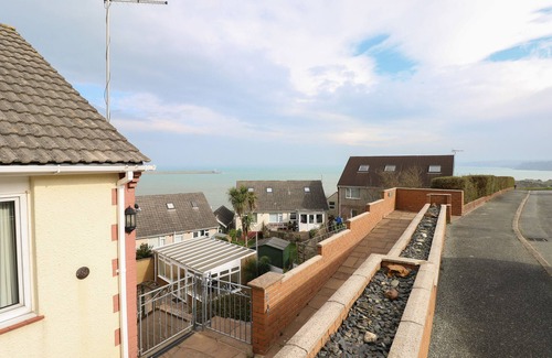 Fishguard Cabaña | MURMUR Y MOR, pet friendly, country holiday cottage in Fishguard