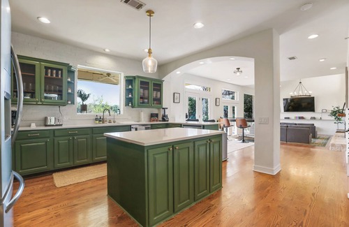 Oak Shores On Lake Austin Casa | Music Festival - Hiking - Scenic - Pools - Lake - Sleeps 16