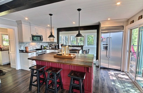 Bala Cabaña | Muskoka Cottage on the Moon River