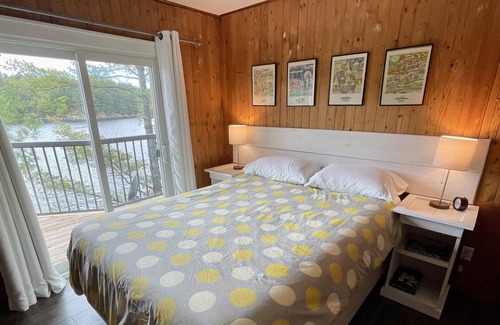 Bala Cabaña | Muskoka Cottage on the Moon River