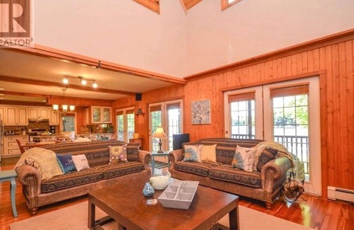 Bala Casa | Alquiler de casa de campo Muskoka en el río Moon!
