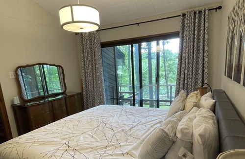 Gravenhurst Cabaña | Muskoka Lakefront Family Compound