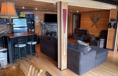 Port Carling Cabaña | Muskoka Lakes Cottage Escape