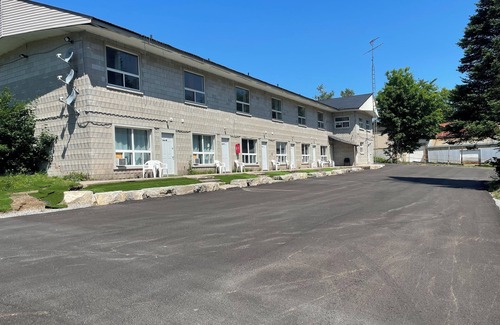 Gravenhurst Casa | Muskoka Nights Motel