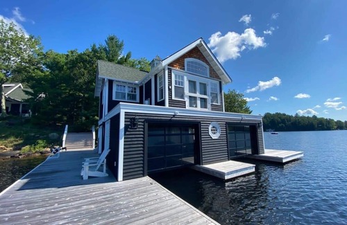 Crystal Beach Casa | Muskoka Point of View!
