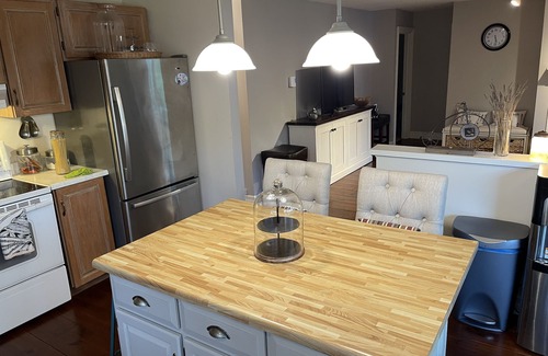 Bracebridge Cabaña | Muskoka Waterfront 2 Hours from Toronto, Welcome to Mika's cottage
