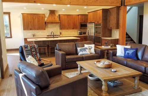 Cle Elum Casa | MUST SEE Suncadia Luxury -hot tub -fire pit -on golf course -central location